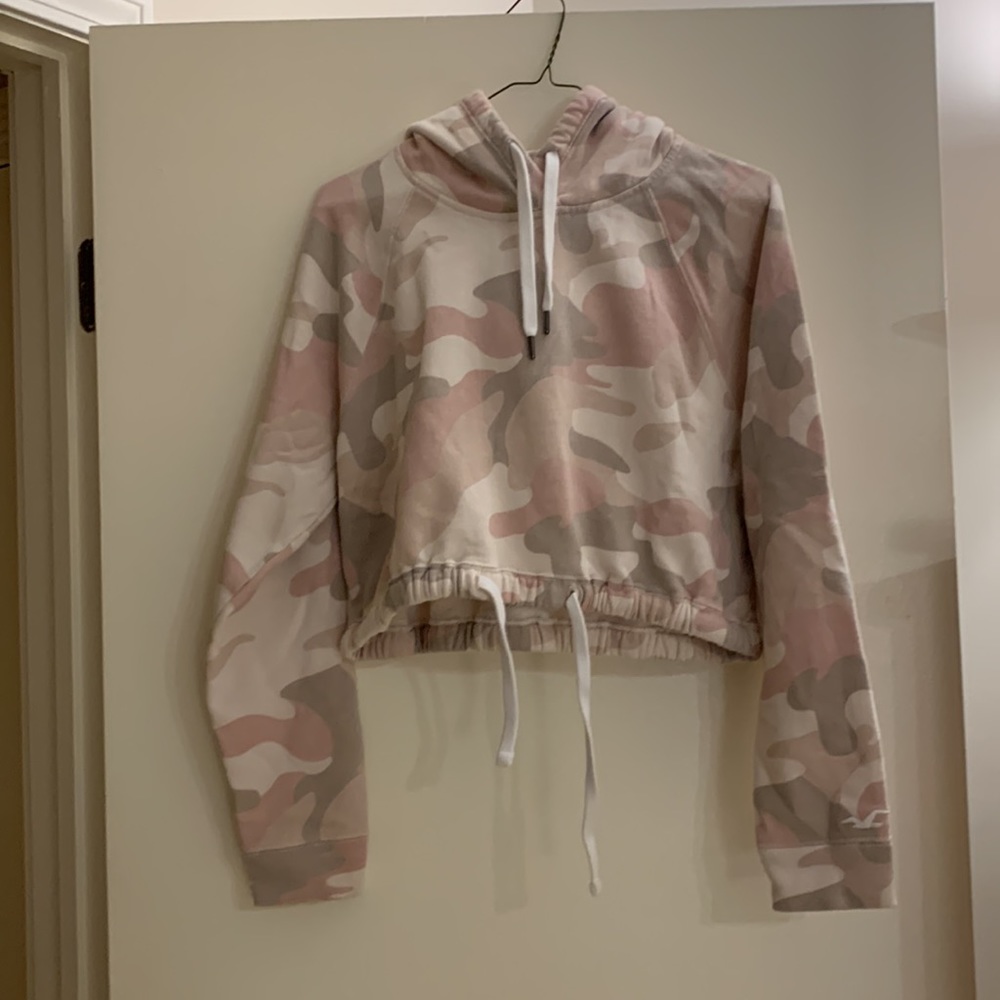 Hollister Pink Camo Crop Sweatshirt - Large